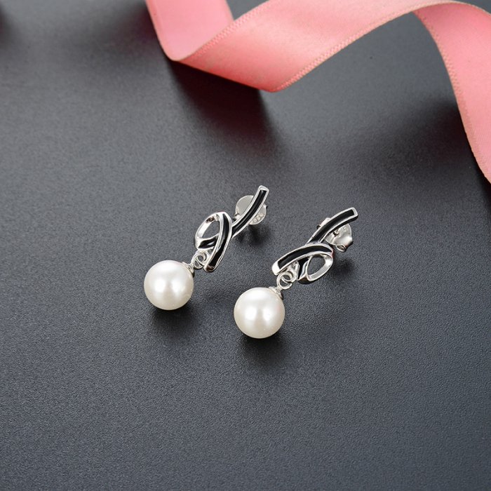 Chic Silver Pearl Earrings
